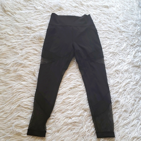 Lululemon leggings with mesh detail - Picture 1 of 6